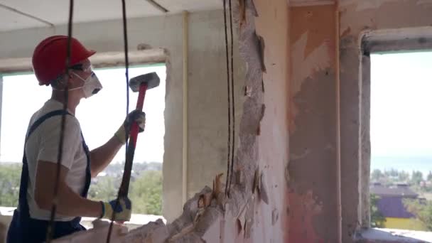 depositphotos_576304356-stock-video-man-doing-manual-dismantling-demolition